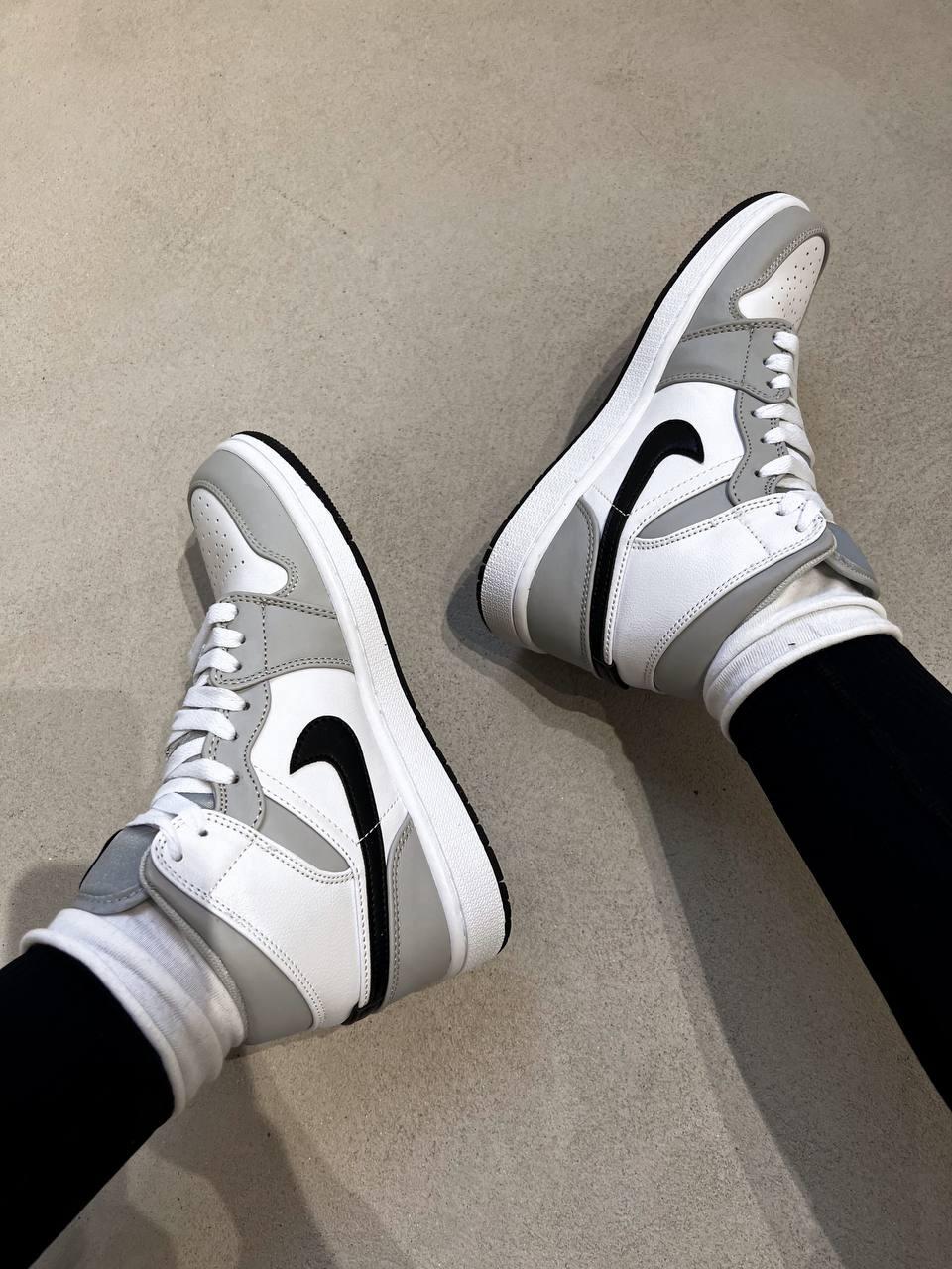 Nike Air Jordan 1 Retro Mid Smoke Grey 3