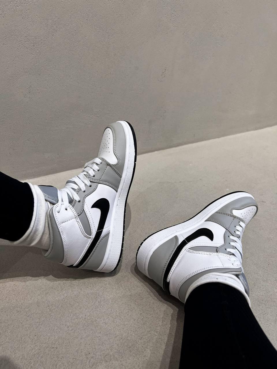 Nike Air Jordan 1 Retro Mid Smoke Grey 3