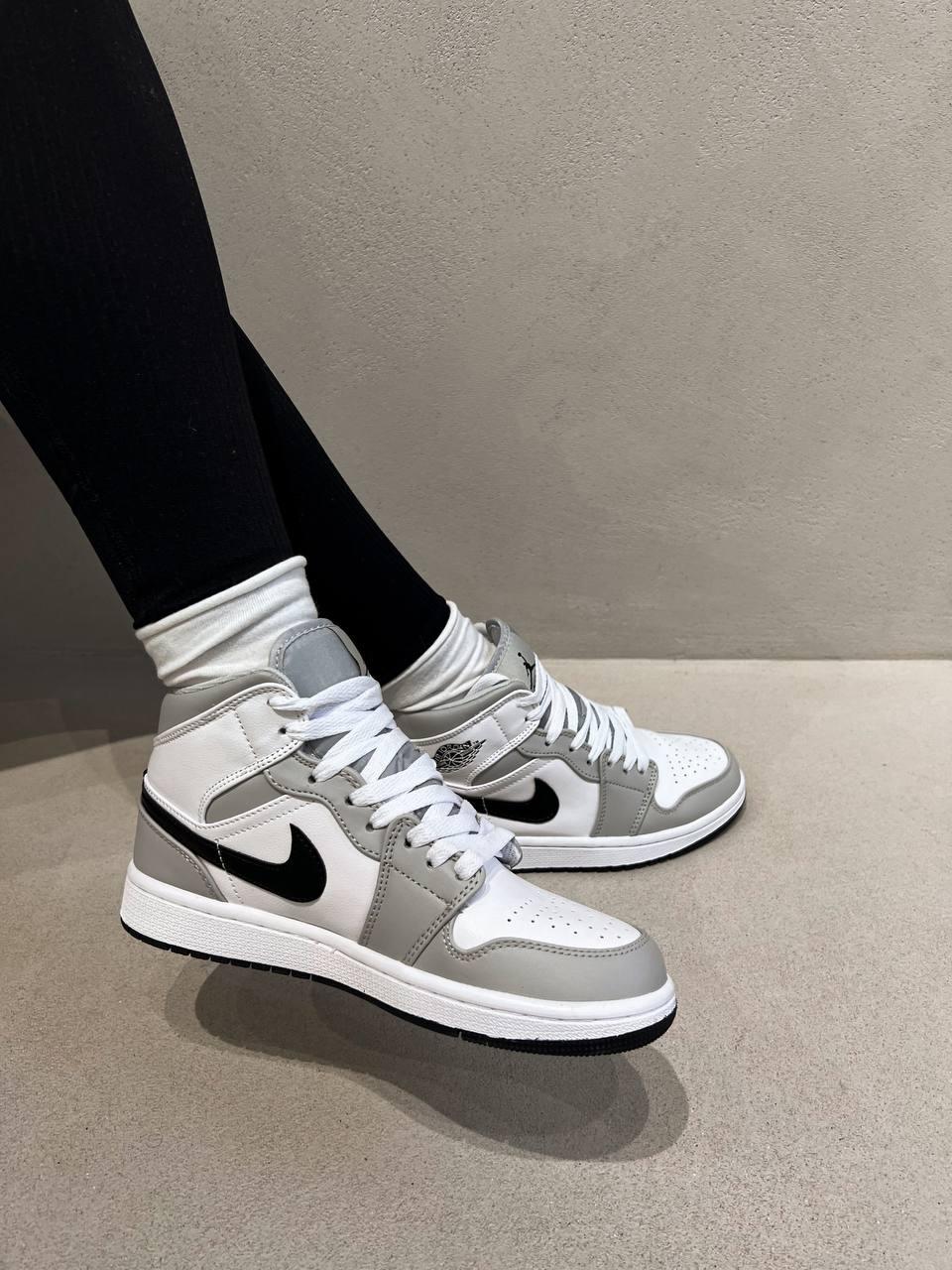 Nike Air Jordan 1 Retro Mid Smoke Grey 3