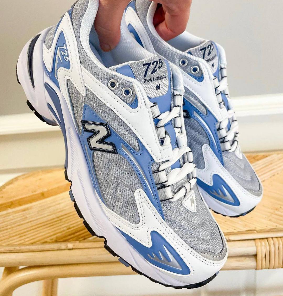 New Balance 725 Blue