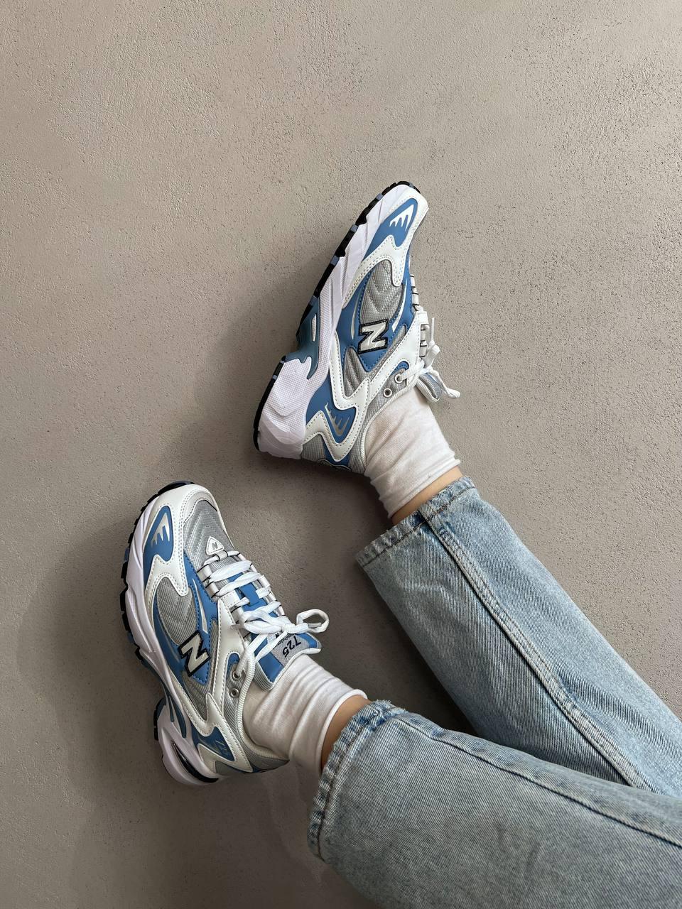 New Balance 725 Blue