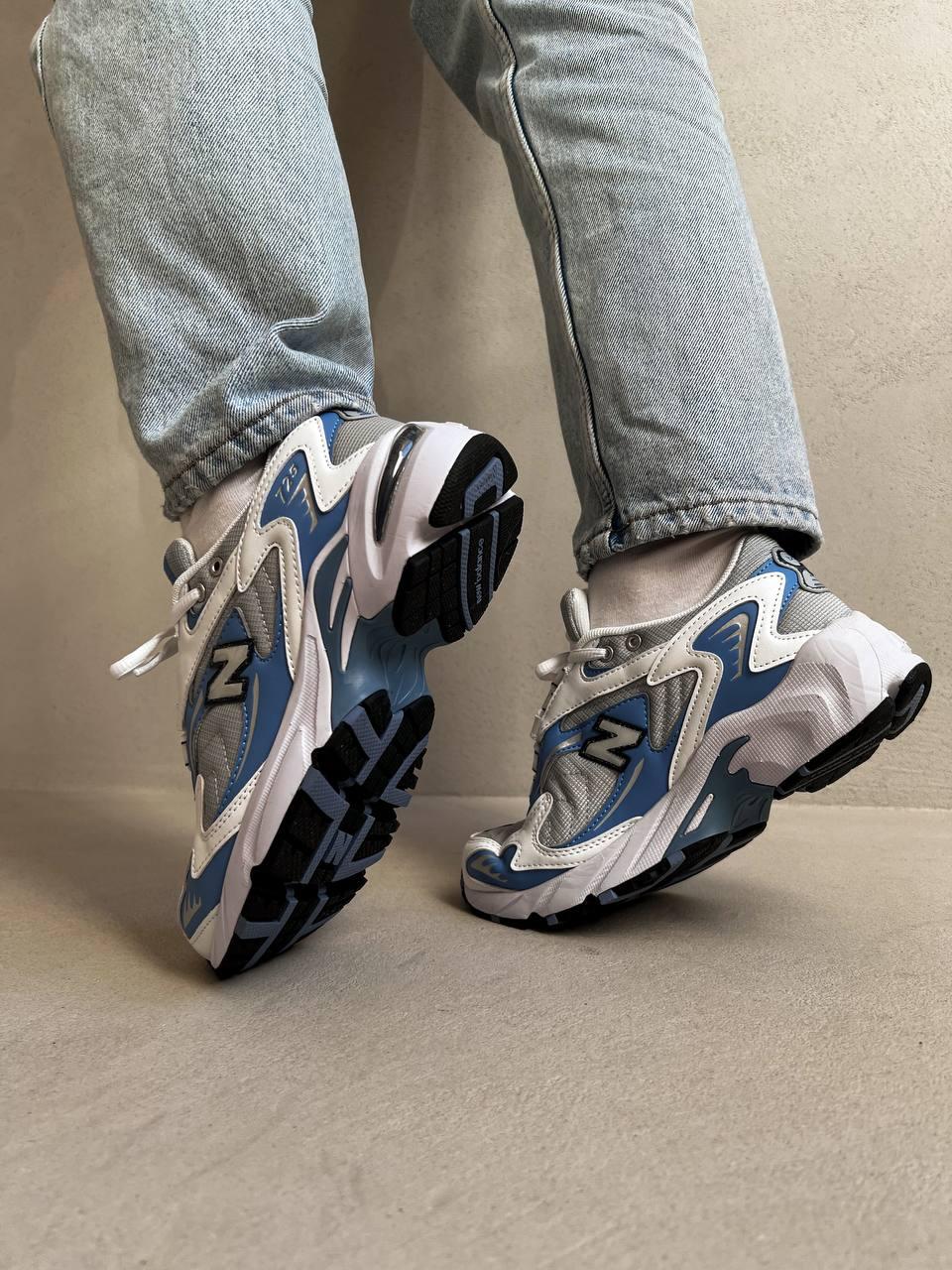 New Balance 725 Blue