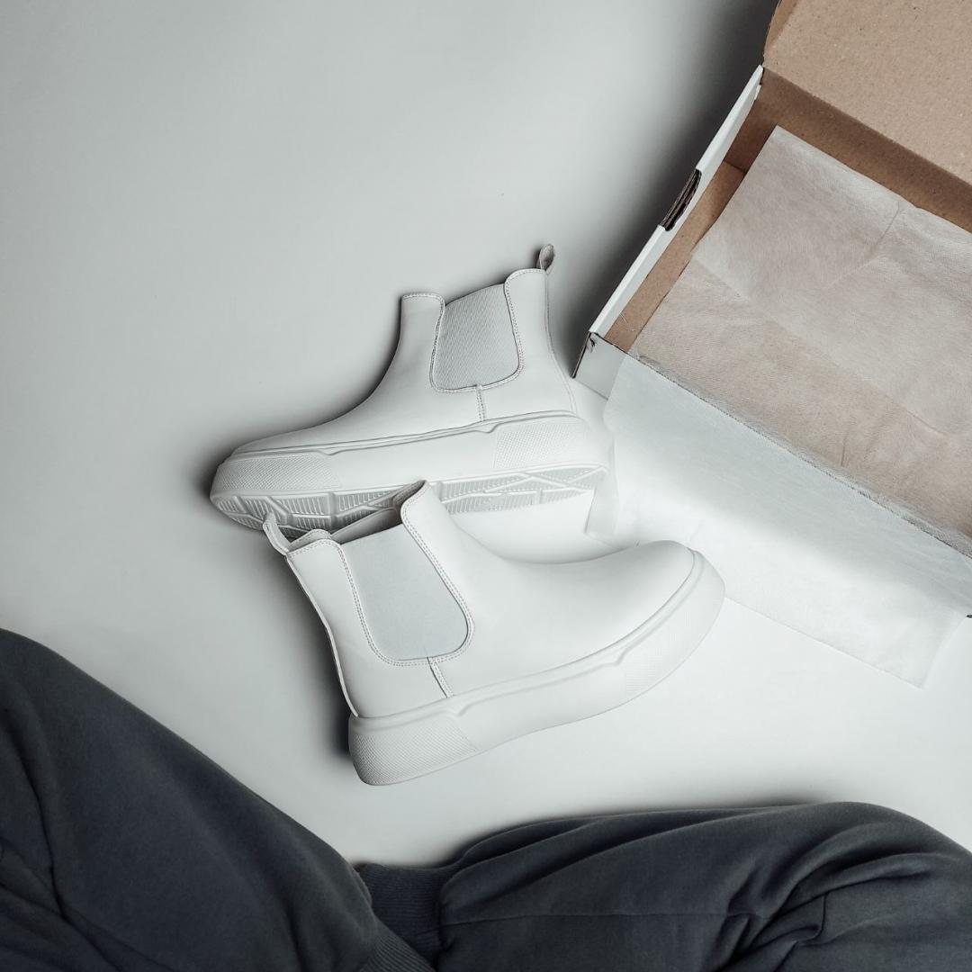 Boots Chelsea White