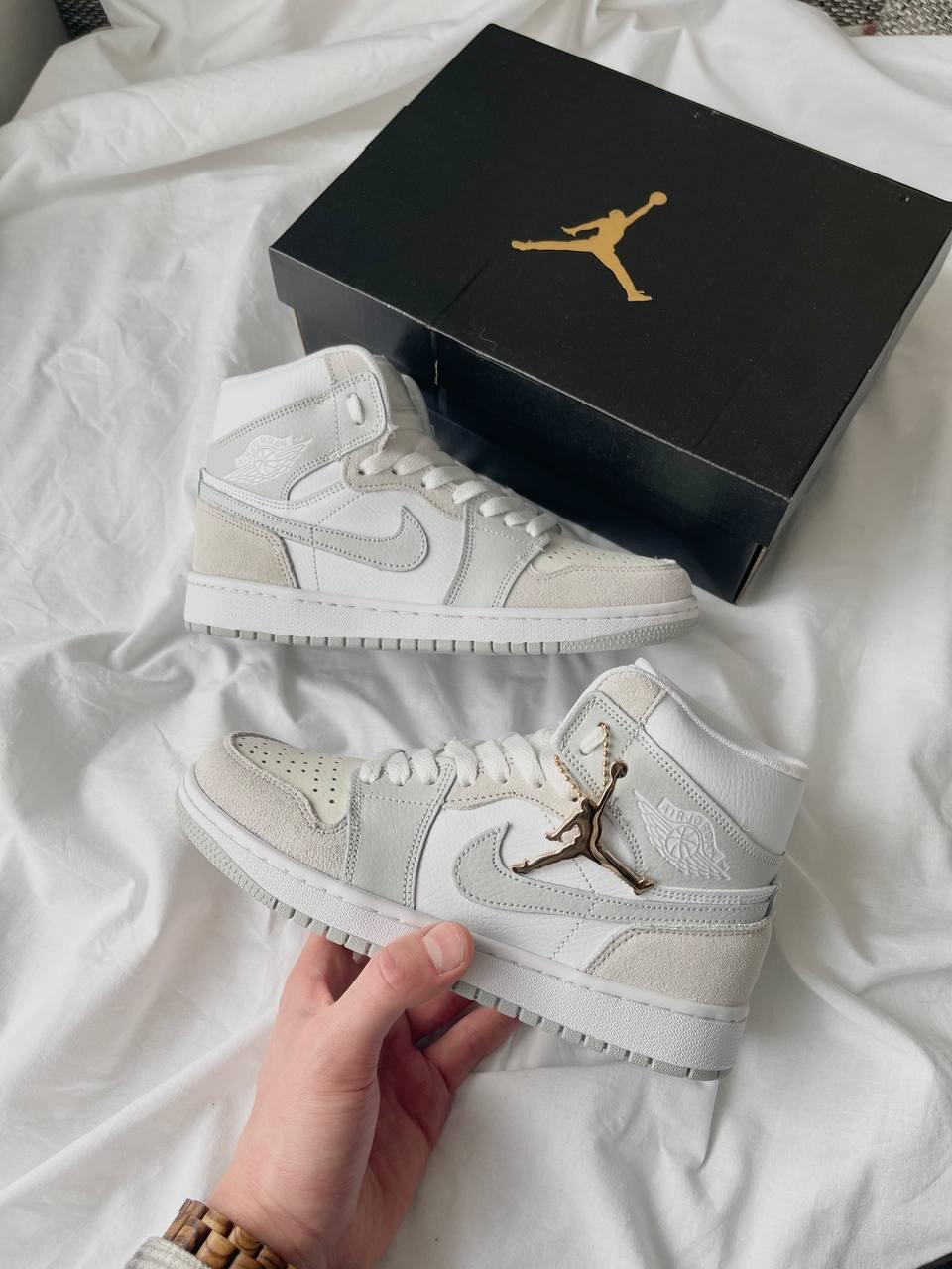 Nike Air Jordan 1 Retro Mid Paris