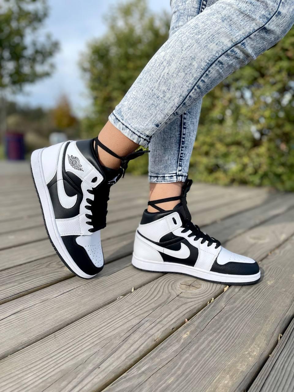 Nike Air Jordan 1 Retro Mid Tuxedo