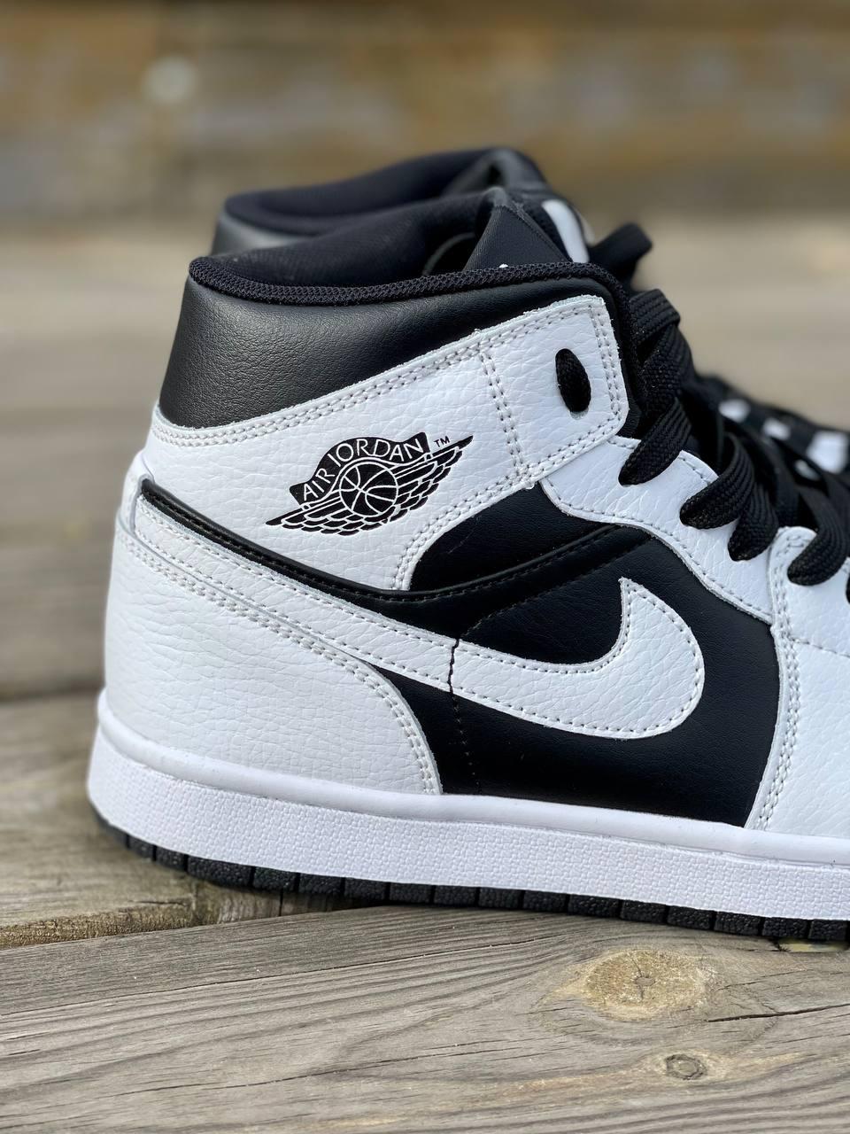 Nike Air Jordan 1 Retro Mid Tuxedo