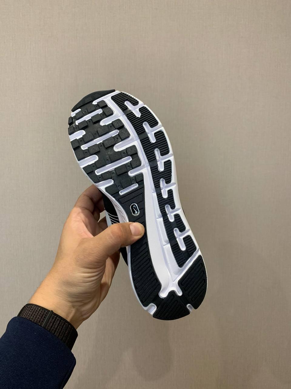 Nike Pegasus Black White