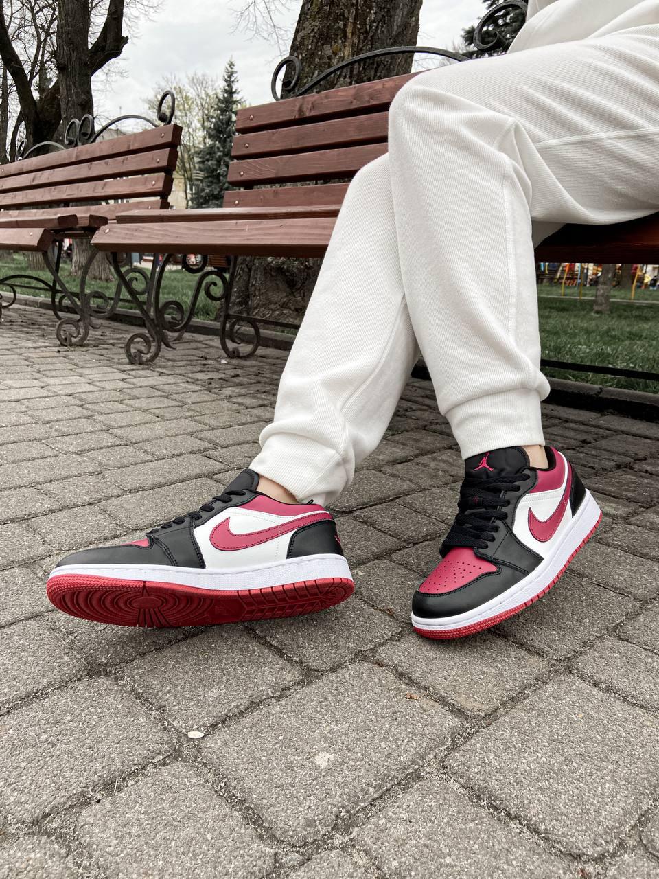 Nike Air Jordan Retro 1 Low Bred Toe