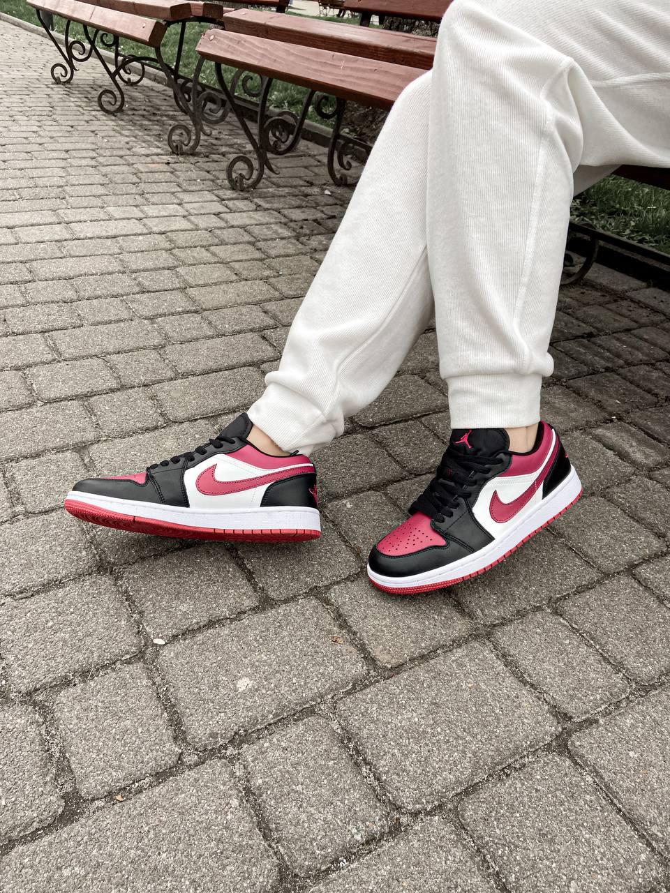 Nike Air Jordan Retro 1 Low Bred Toe