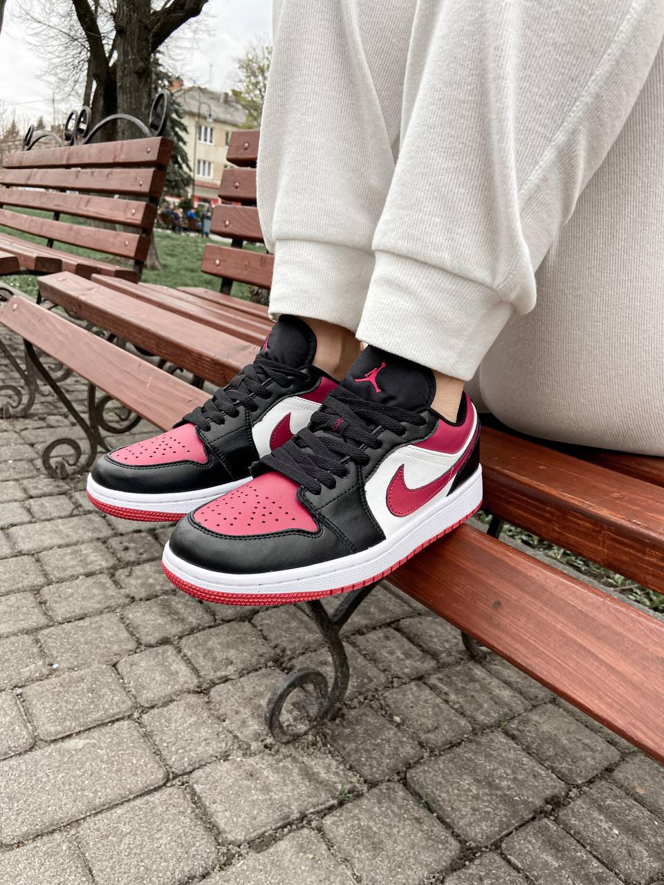 Nike Air Jordan Retro 1 Low Bred Toe