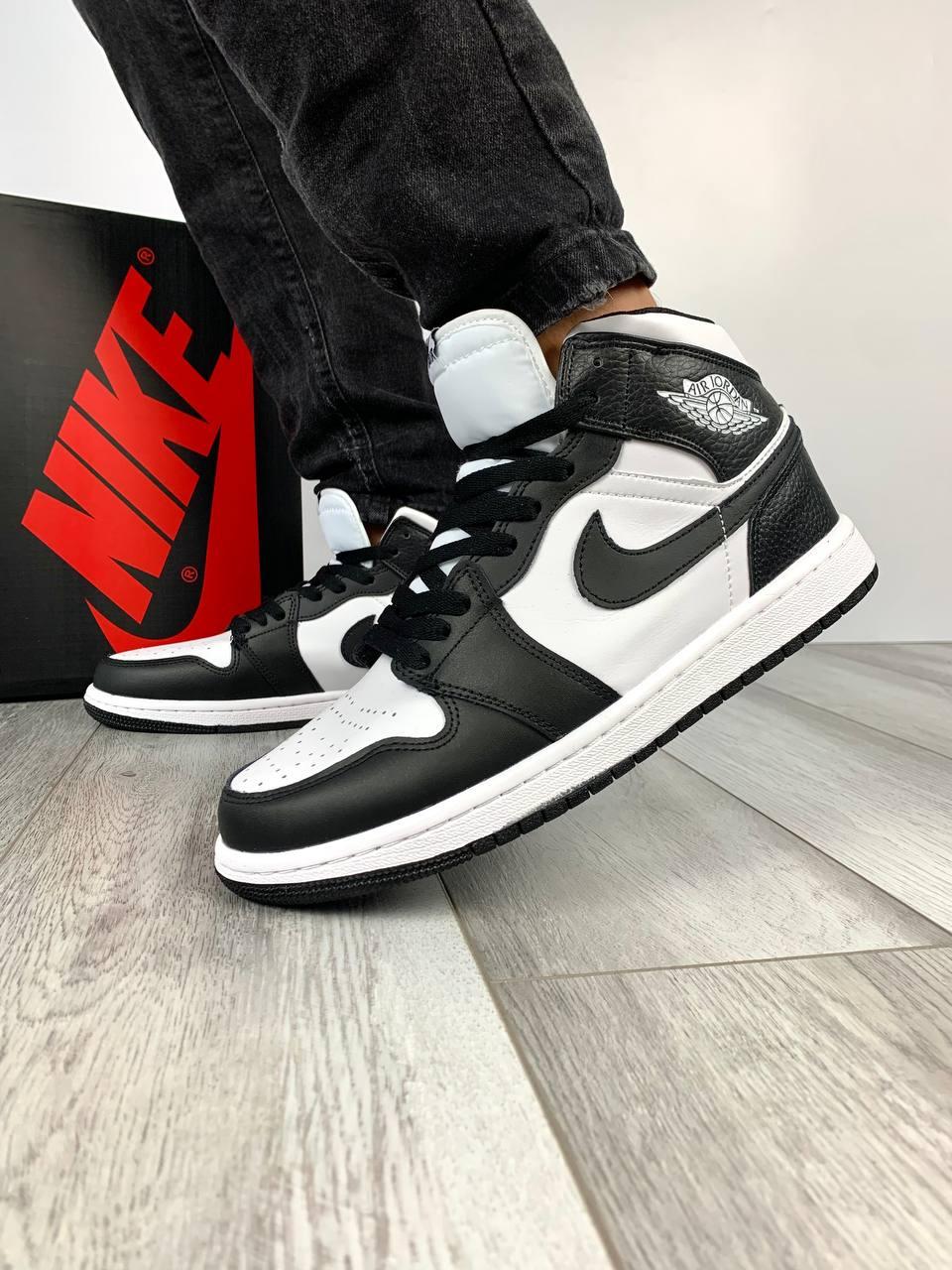 Nike Air Jordan 1 Retro Black White