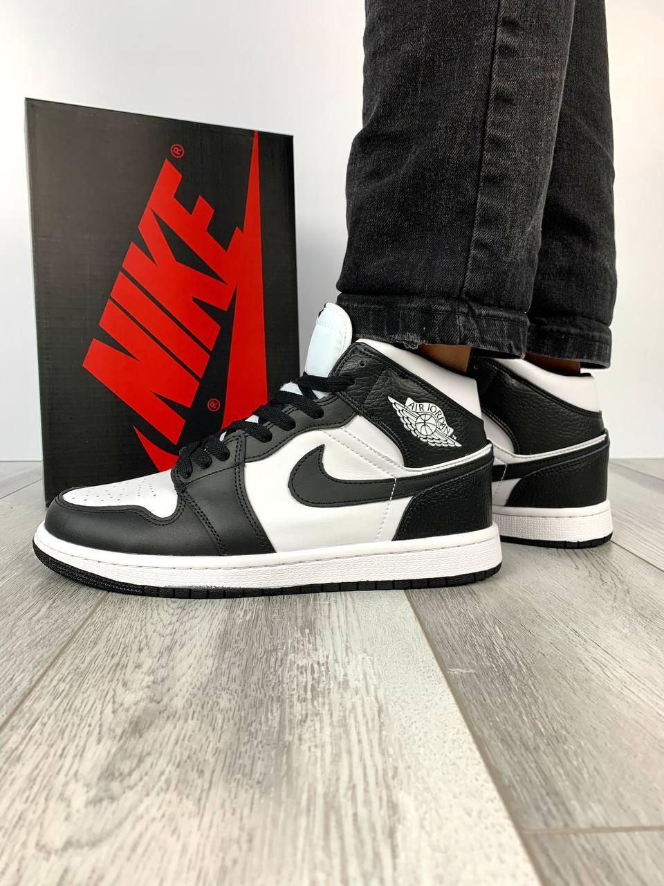 Nike Air Jordan 1 Retro Black White