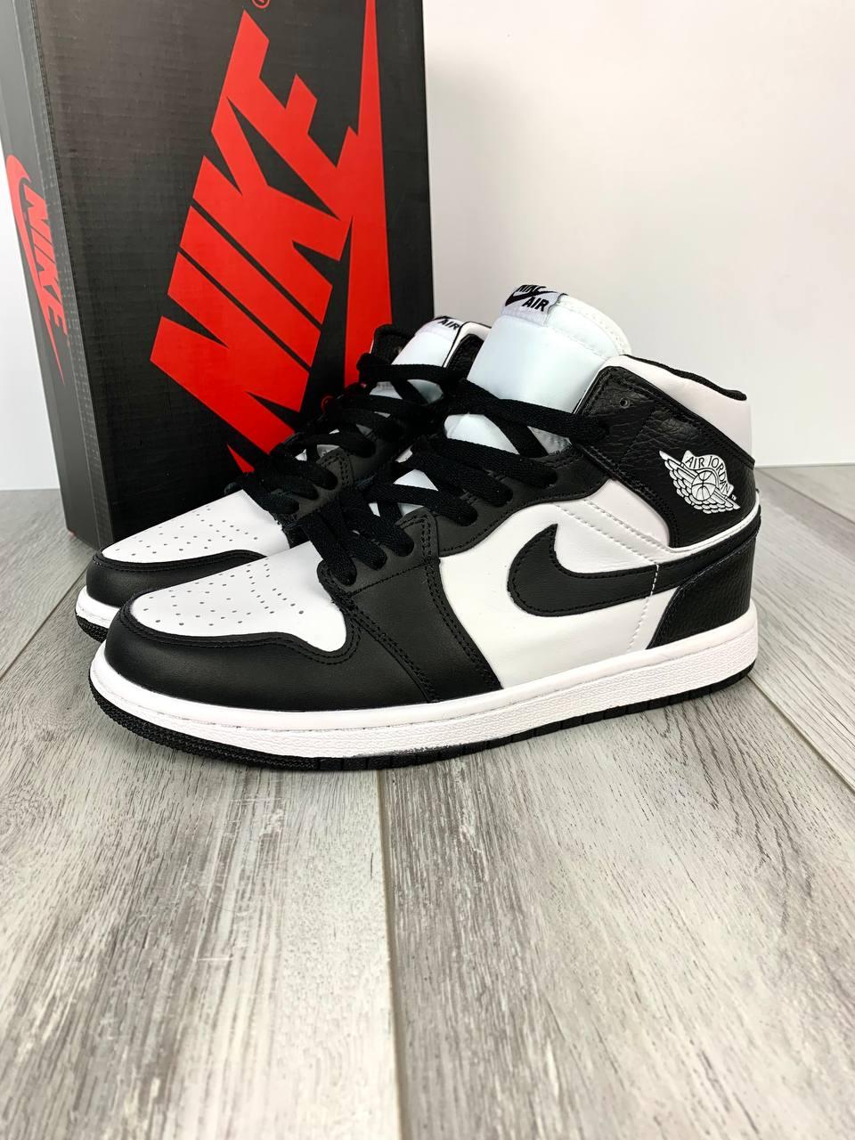 Nike Air Jordan 1 Retro Black White
