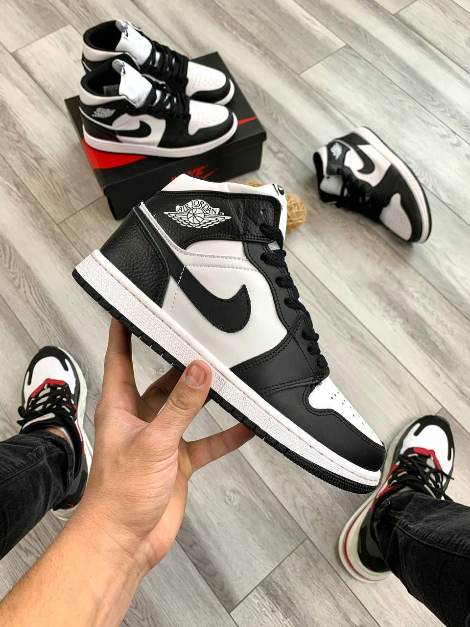 Nike Air Jordan 1 Retro Black White