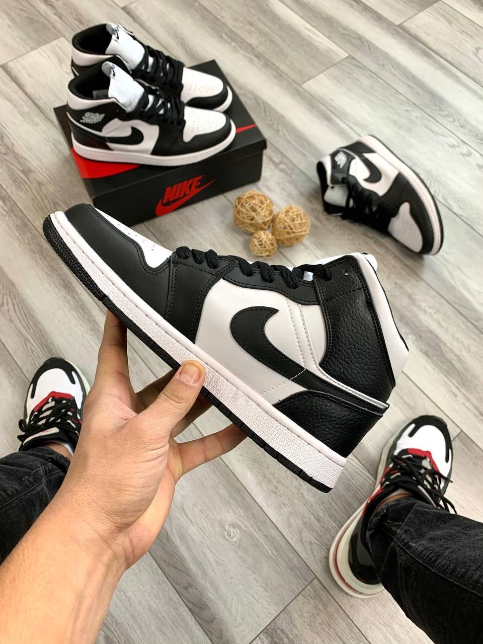 Nike Air Jordan 1 Retro Black White