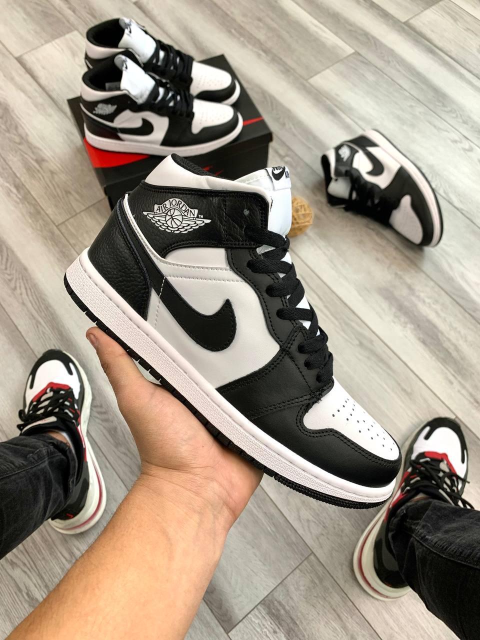Nike Air Jordan 1 Retro Black White