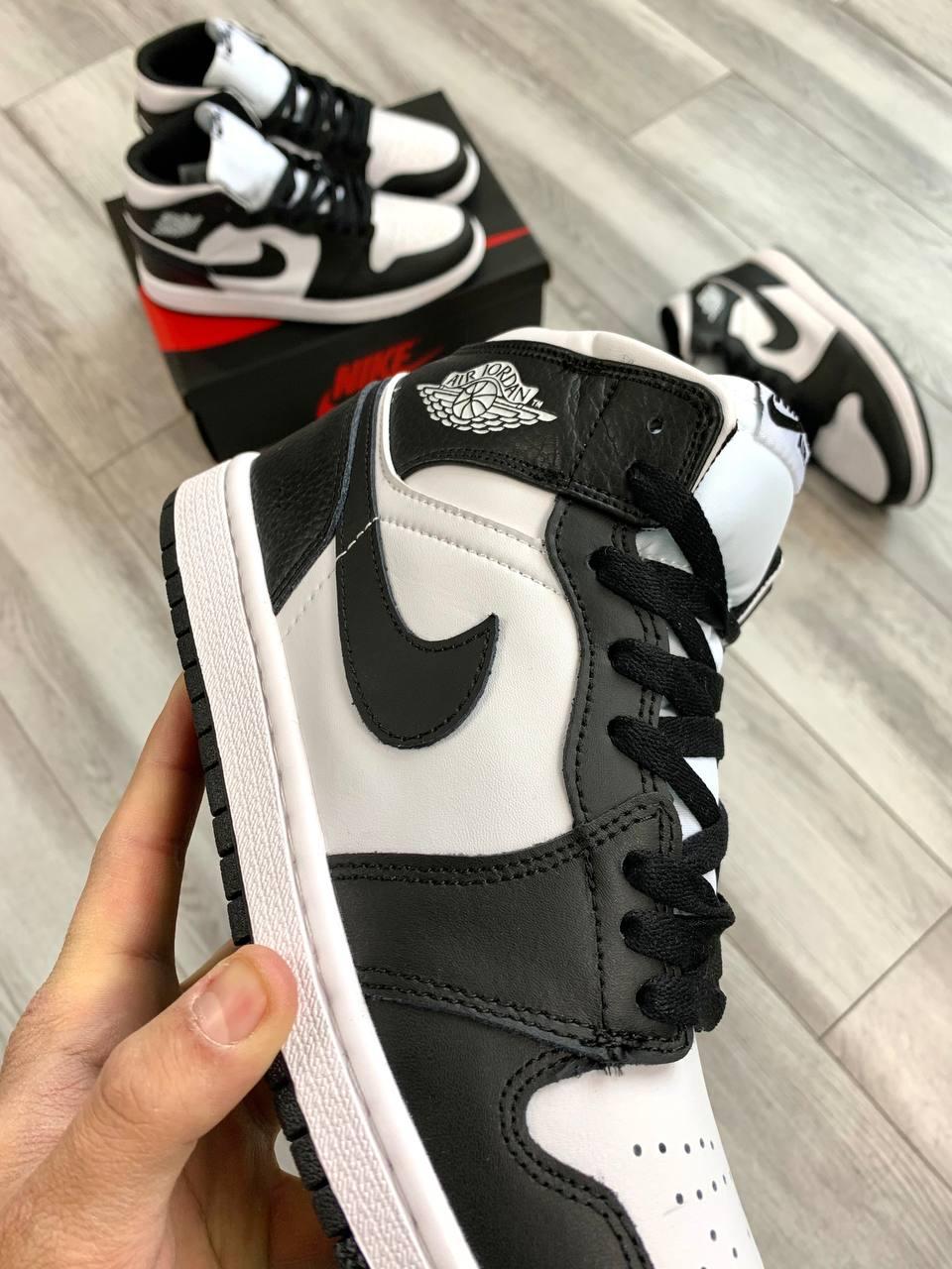 Nike Air Jordan 1 Retro Black White