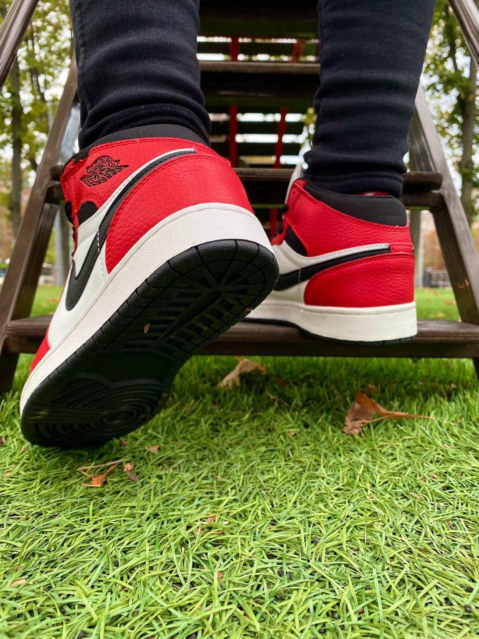 Nike Air Jordan 1 Retro Red Black