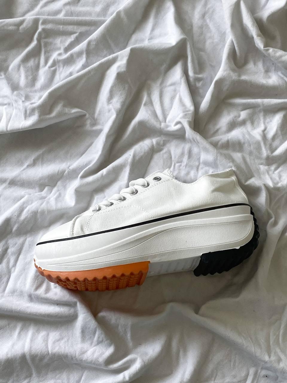 Run Low White No brand