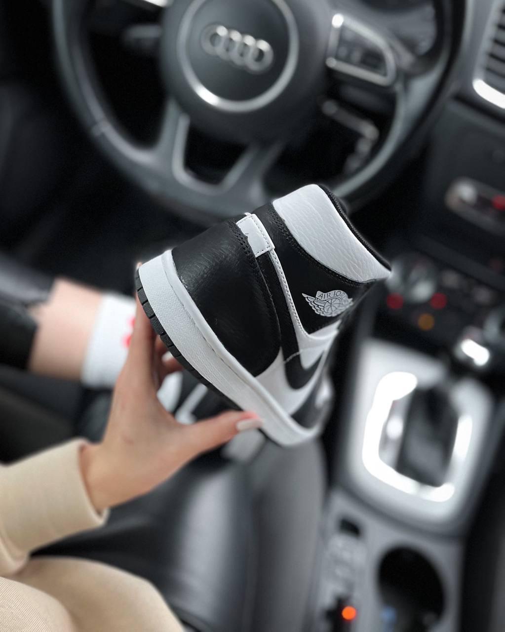 Nike Air Jordan 1 Retro High Black White Logo