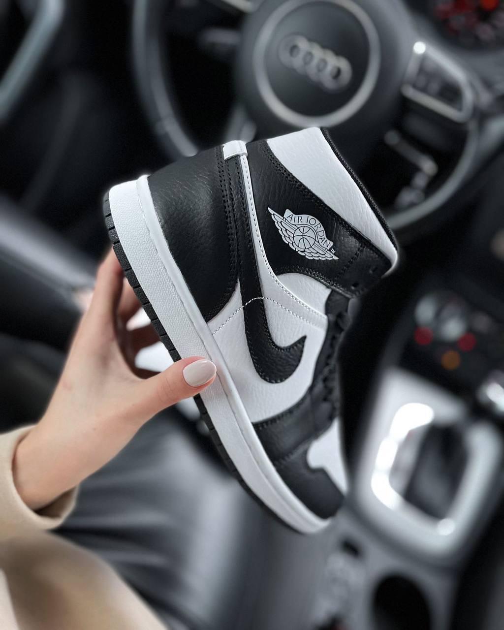 Nike Air Jordan 1 Retro High Black White Logo