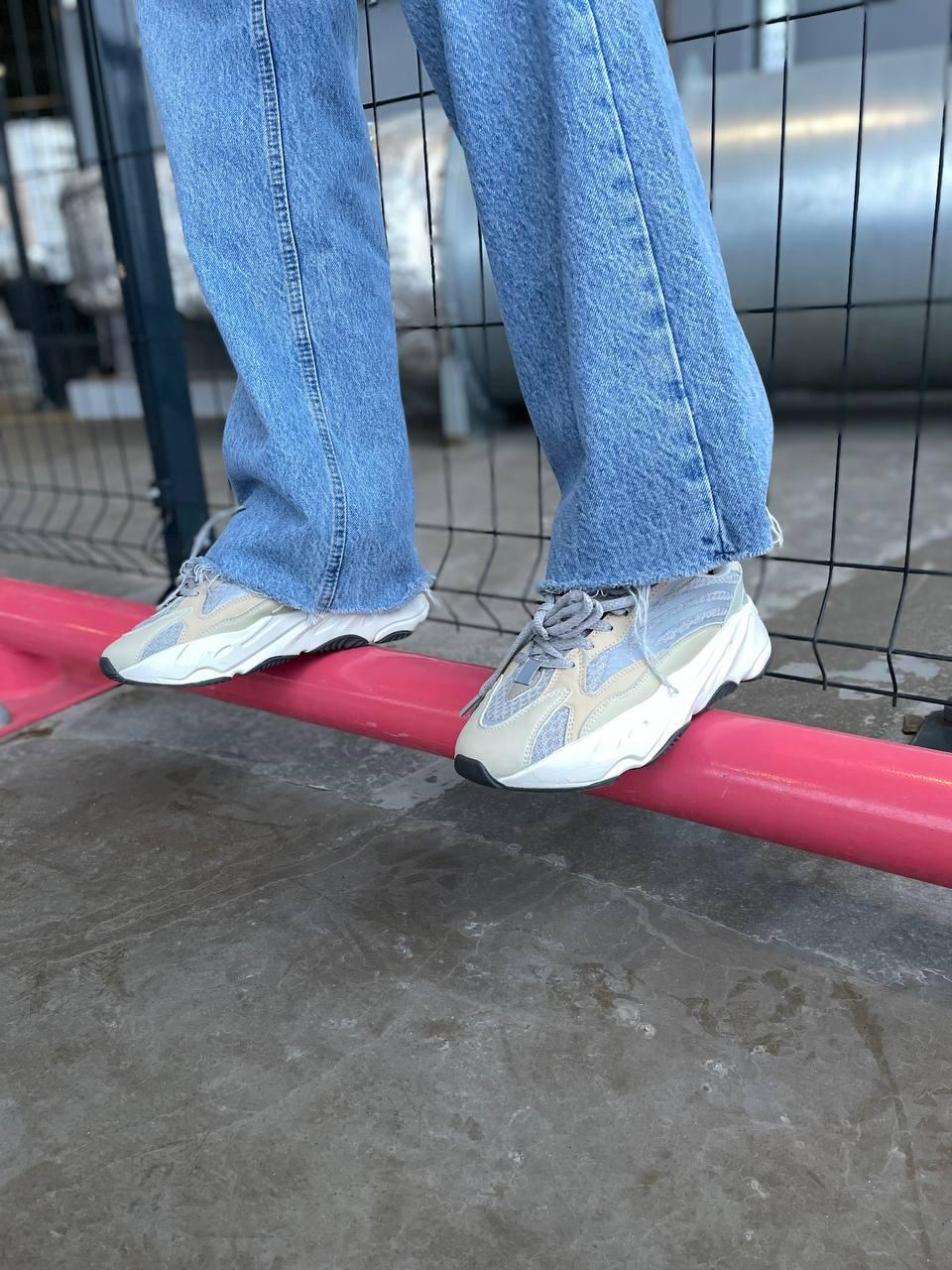 Adidas Yeezy Boost 700 V2 Cream