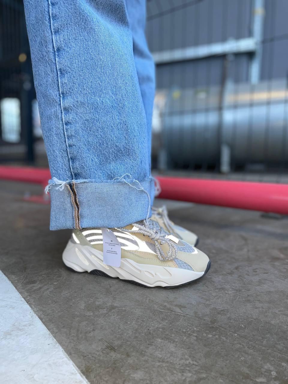Adidas Yeezy Boost 700 V2 Cream