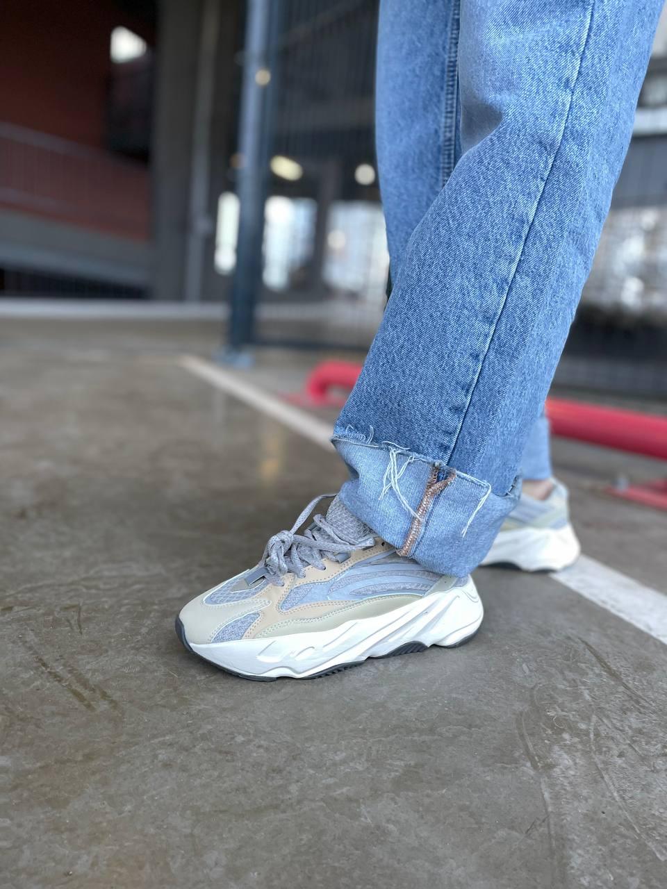 Adidas Yeezy Boost 700 V2 Cream