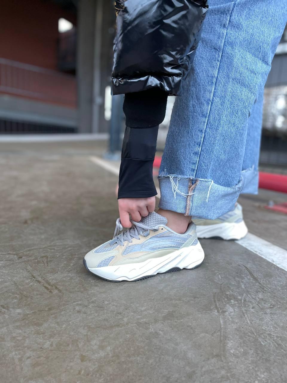 Adidas Yeezy Boost 700 V2 Cream