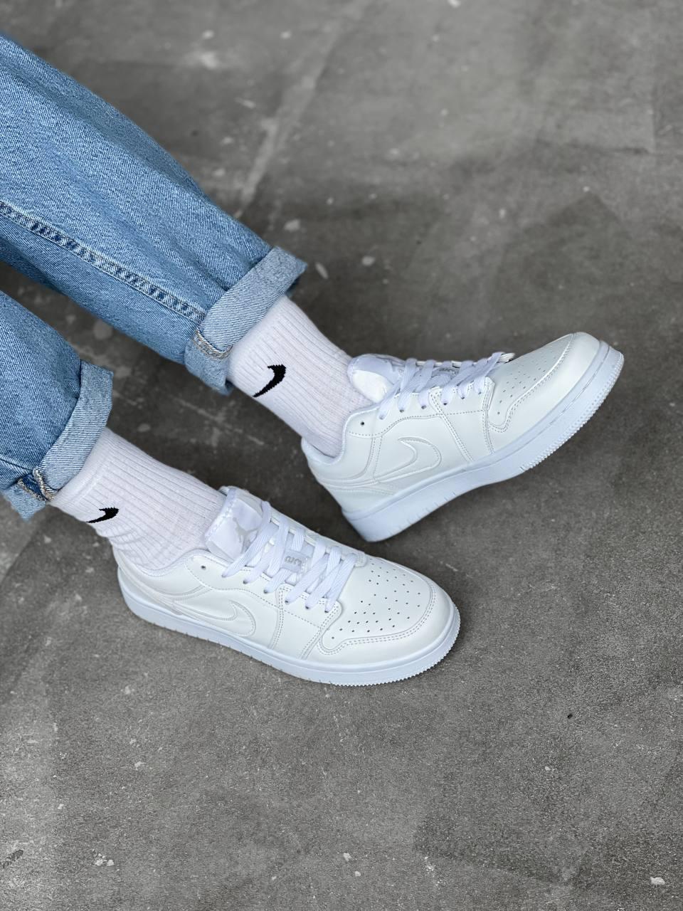 Nike Air Jordan Retro 1 Low White Black Logo