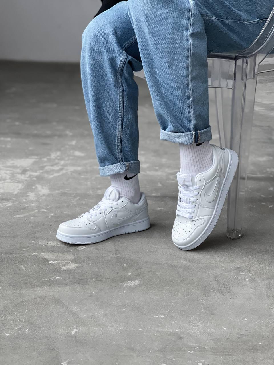 Nike Air Jordan Retro 1 Low White Black Logo