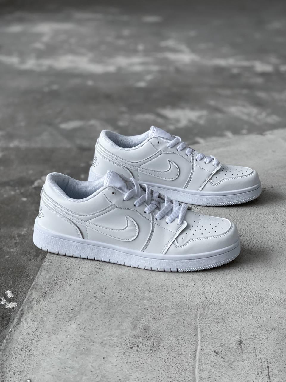 Nike Air Jordan Retro 1 Low White Black Logo