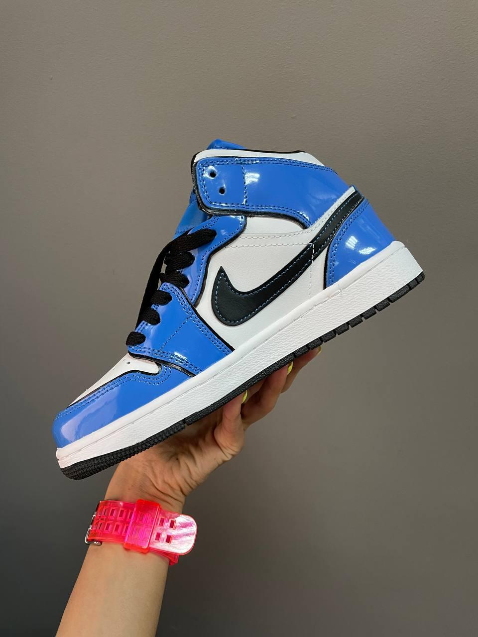 Nike Air Jordan 1 Retro High Signal Blue