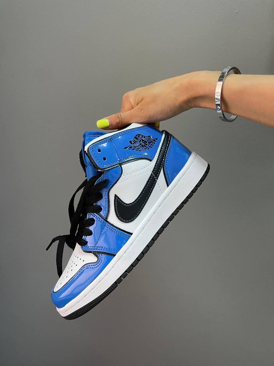 Nike Air Jordan 1 Retro High Signal Blue