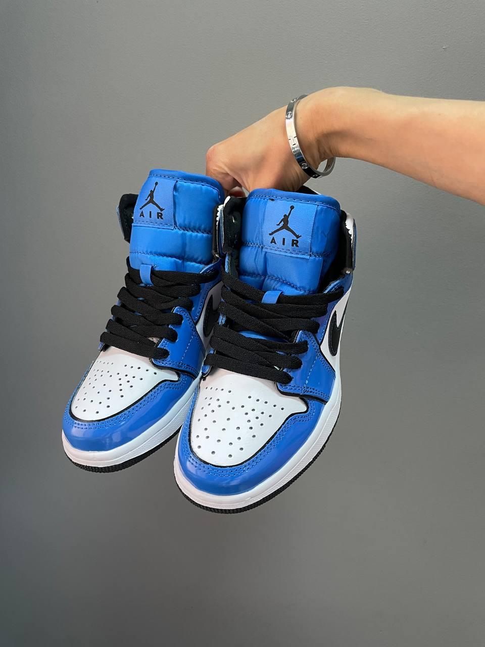 Nike Air Jordan 1 Retro High Signal Blue