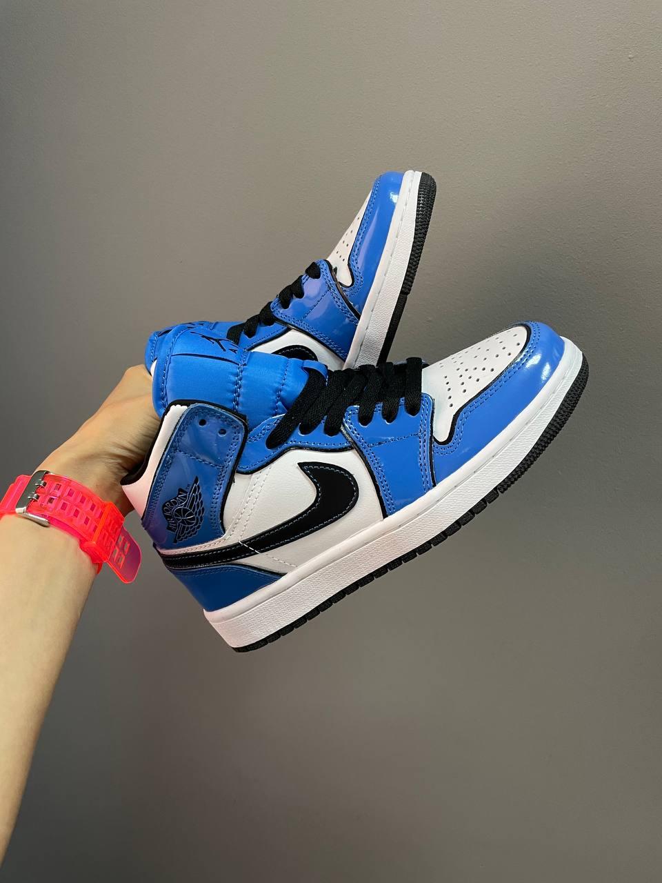 Nike Air Jordan 1 Retro High Signal Blue