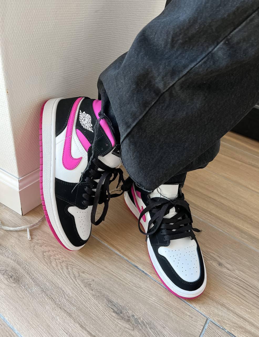 Nike Air Jordan 1 Retro Mid Black Pink