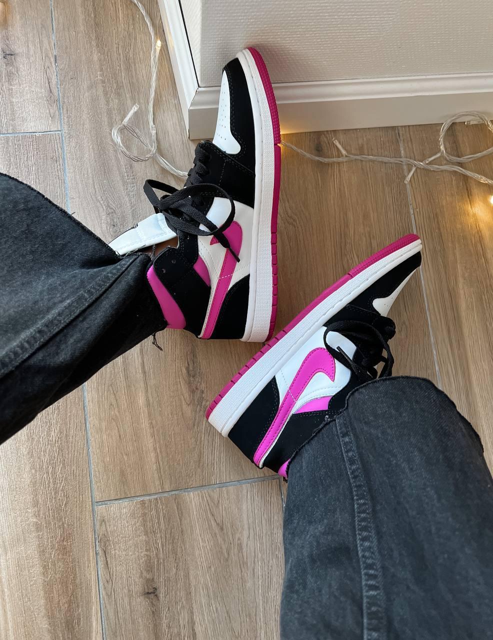 Nike Air Jordan 1 Retro Mid Black Pink