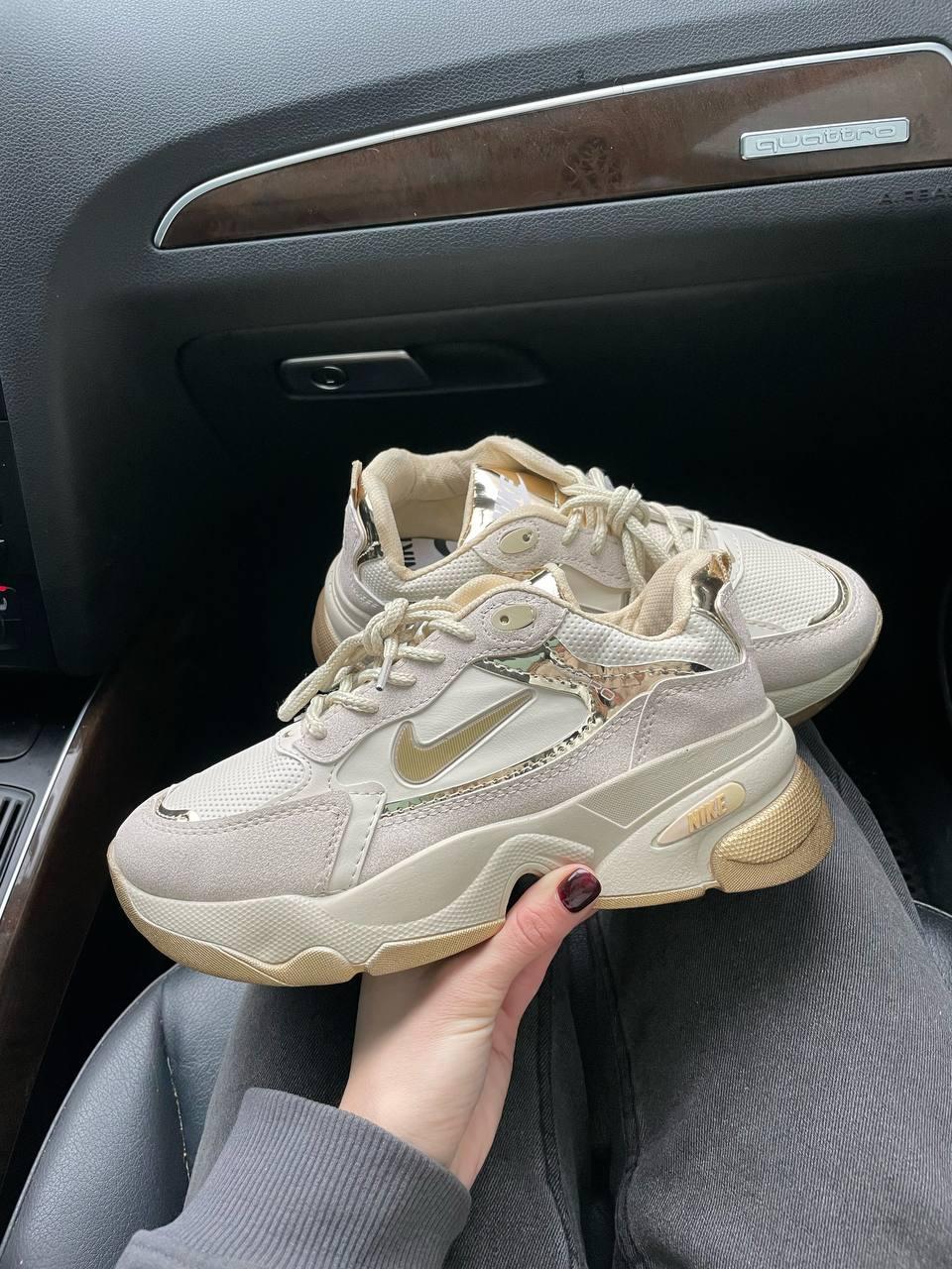 Nike Pro Beige