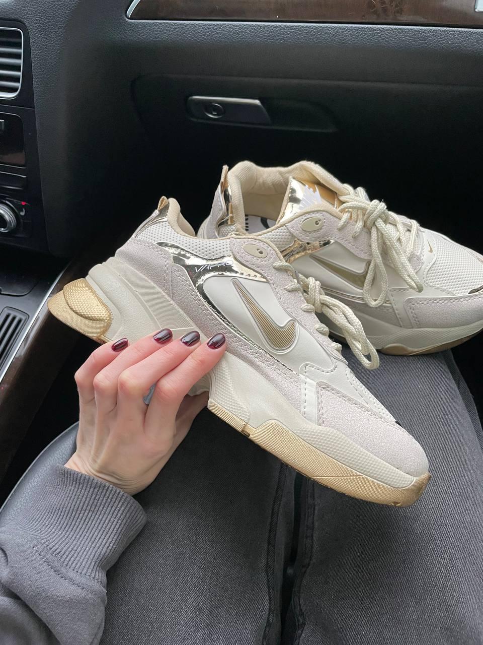 Nike Pro Beige