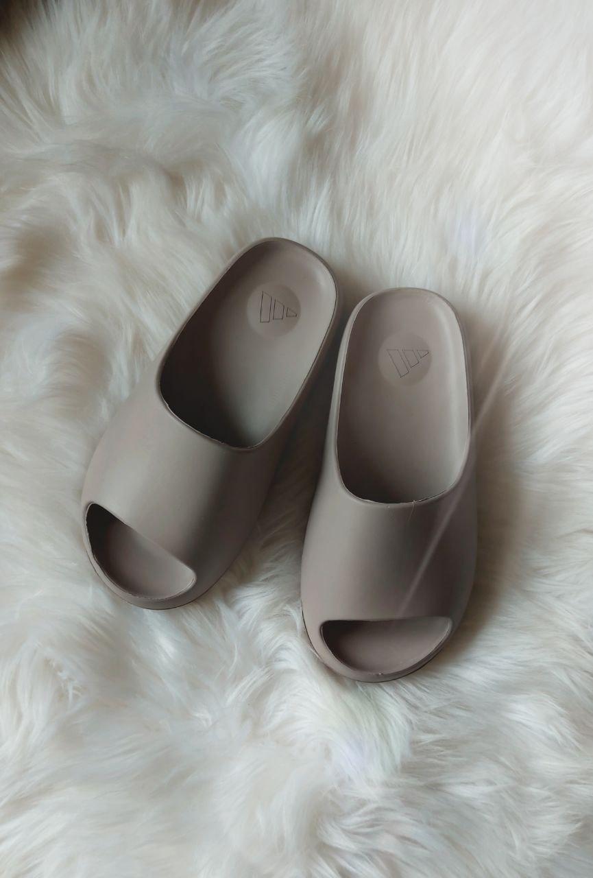 Adidas Yeezy Slide Brown