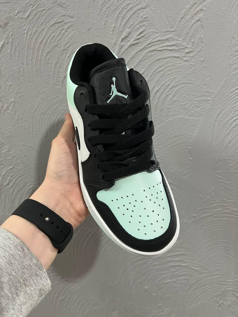 Nike Air Jordan Retro 1 Low Mint Black White 4