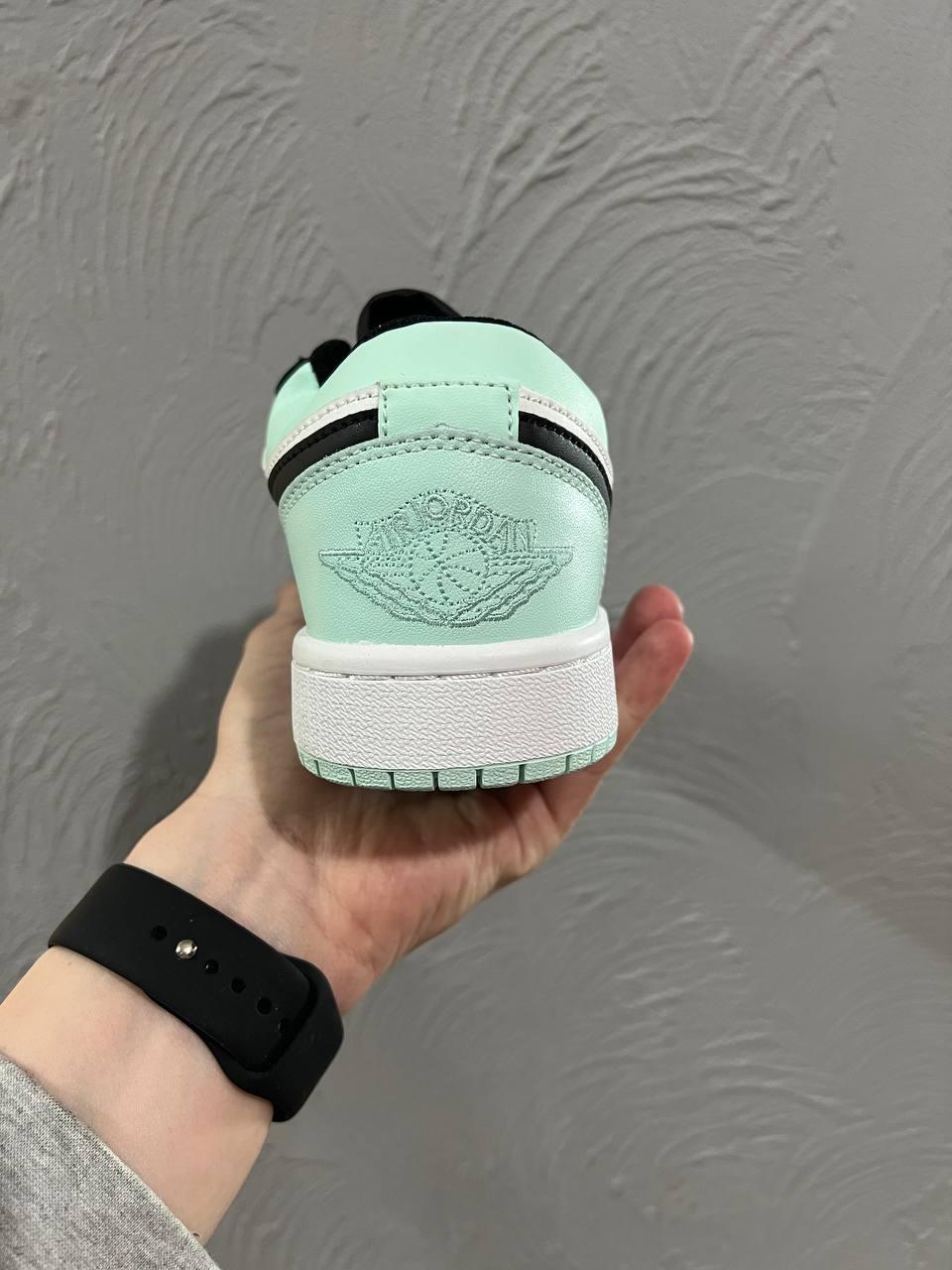 Nike Air Jordan Retro 1 Low Mint Black White 4