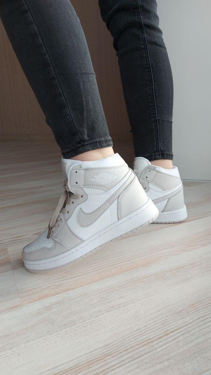 Nike Air Jordan 1 Retro High White Beige