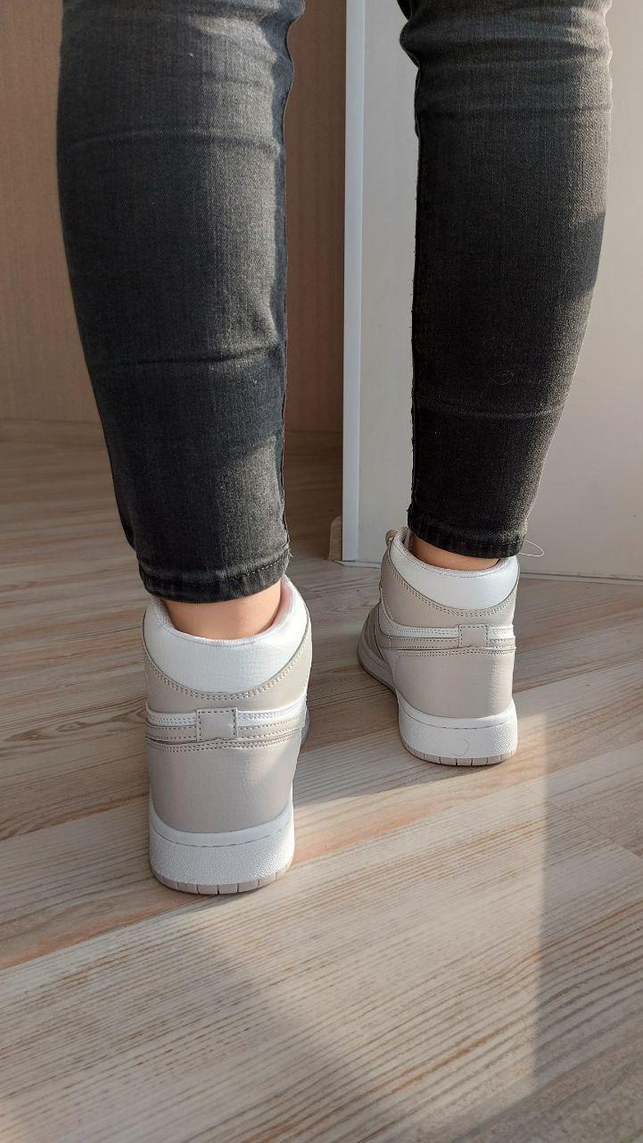 Nike Air Jordan 1 Retro High White Beige