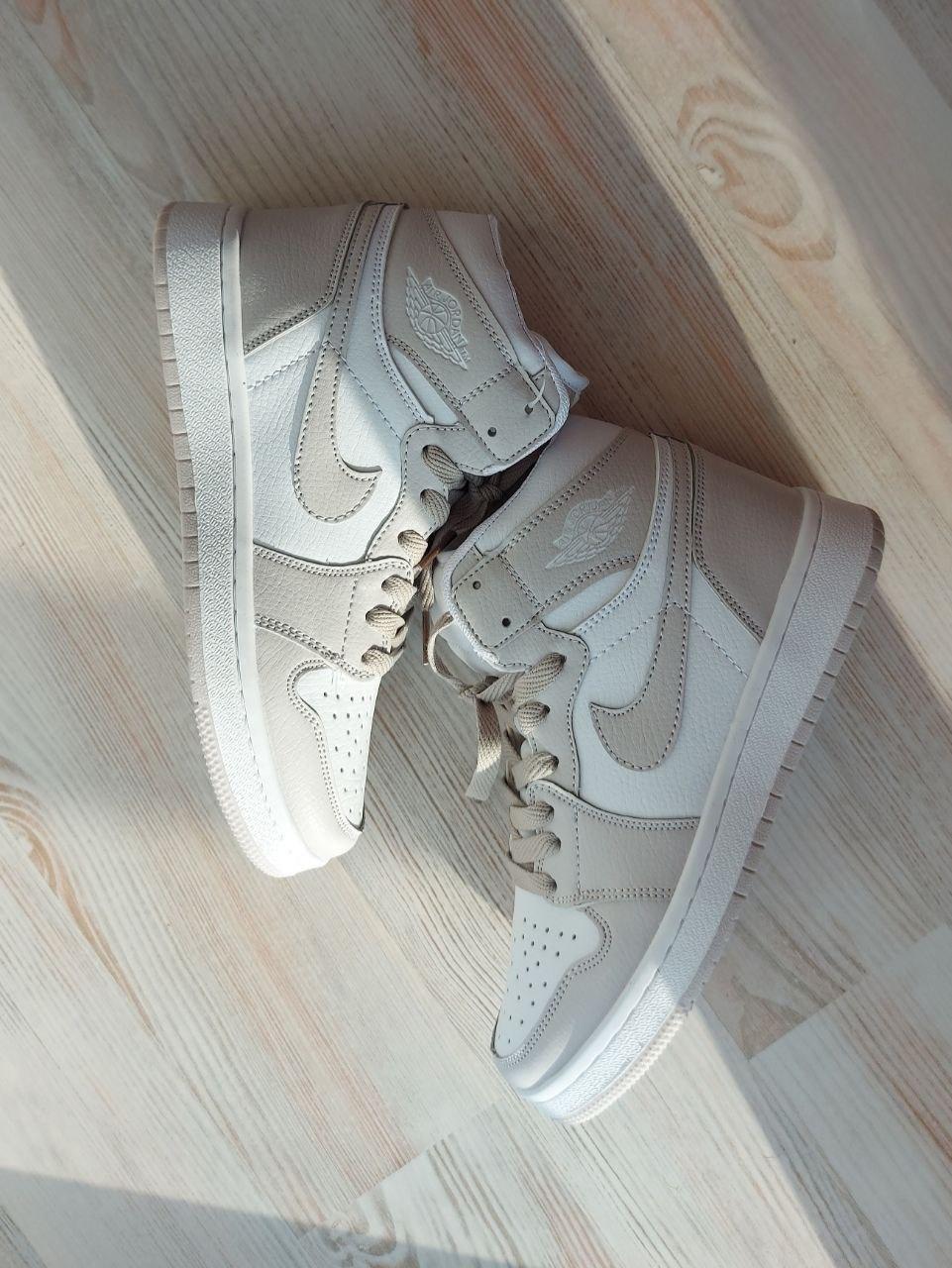 Nike Air Jordan 1 Retro High White Beige