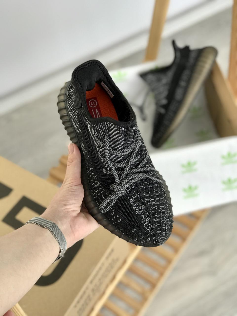 Sneakers Yeezy 350 Black (Рефлективні Шнурки)