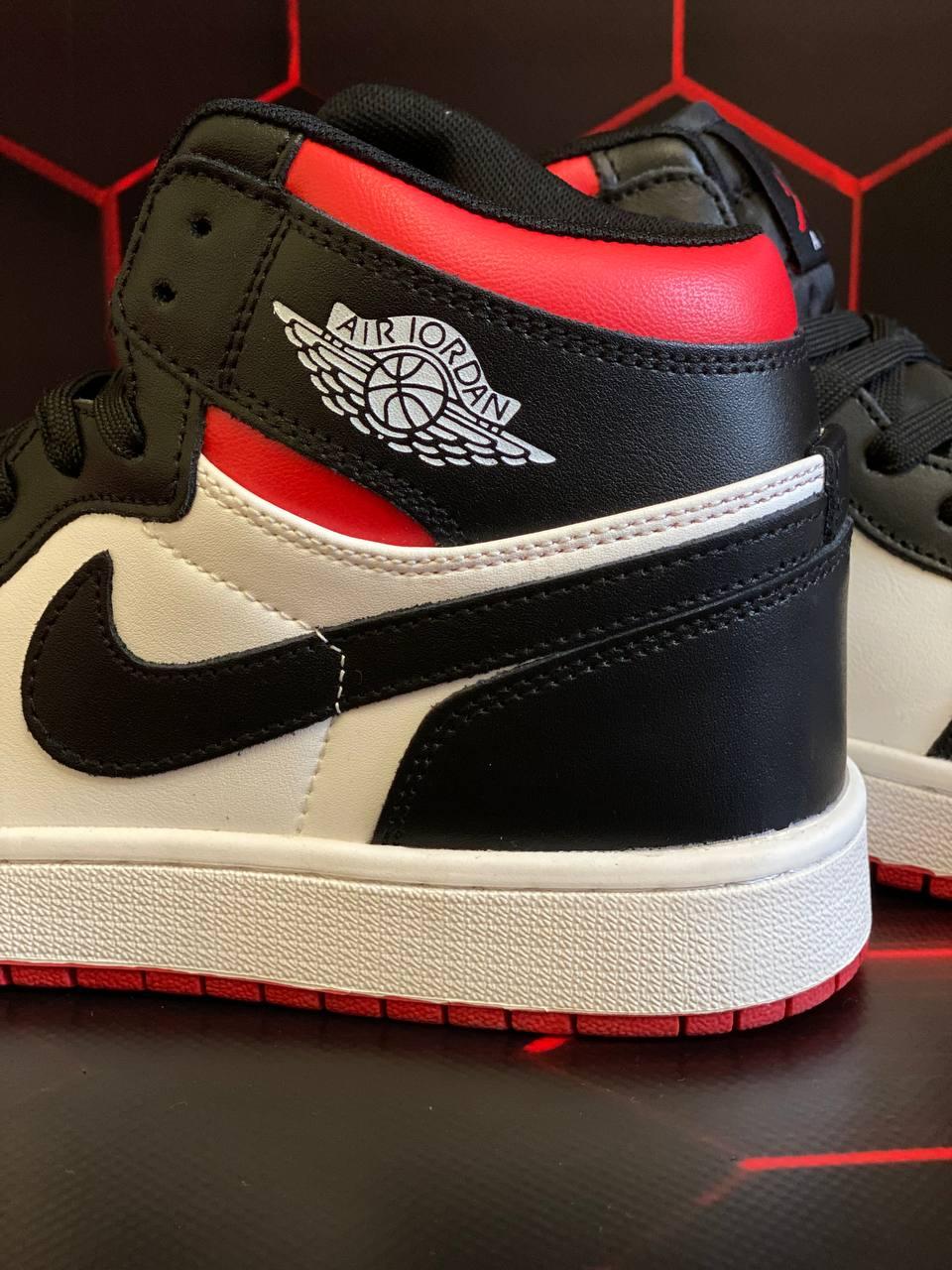 Nike Air Jordan 1 Retro High Black White Red 2