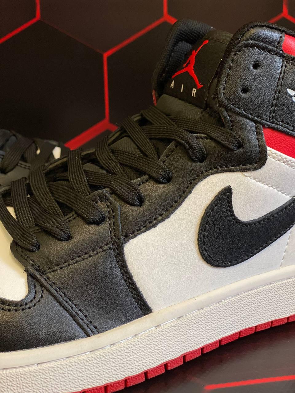 Nike Air Jordan 1 Retro High Black White Red 2