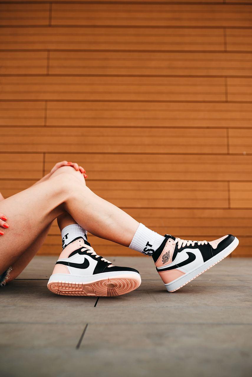 Nike Air Jordan 1 Retro High Patent Pink